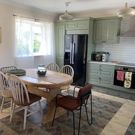 Charming Farmland Escape In The Heart Of Ireland