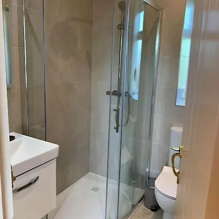 Charming Farmland Escape In The Heart Of Ireland